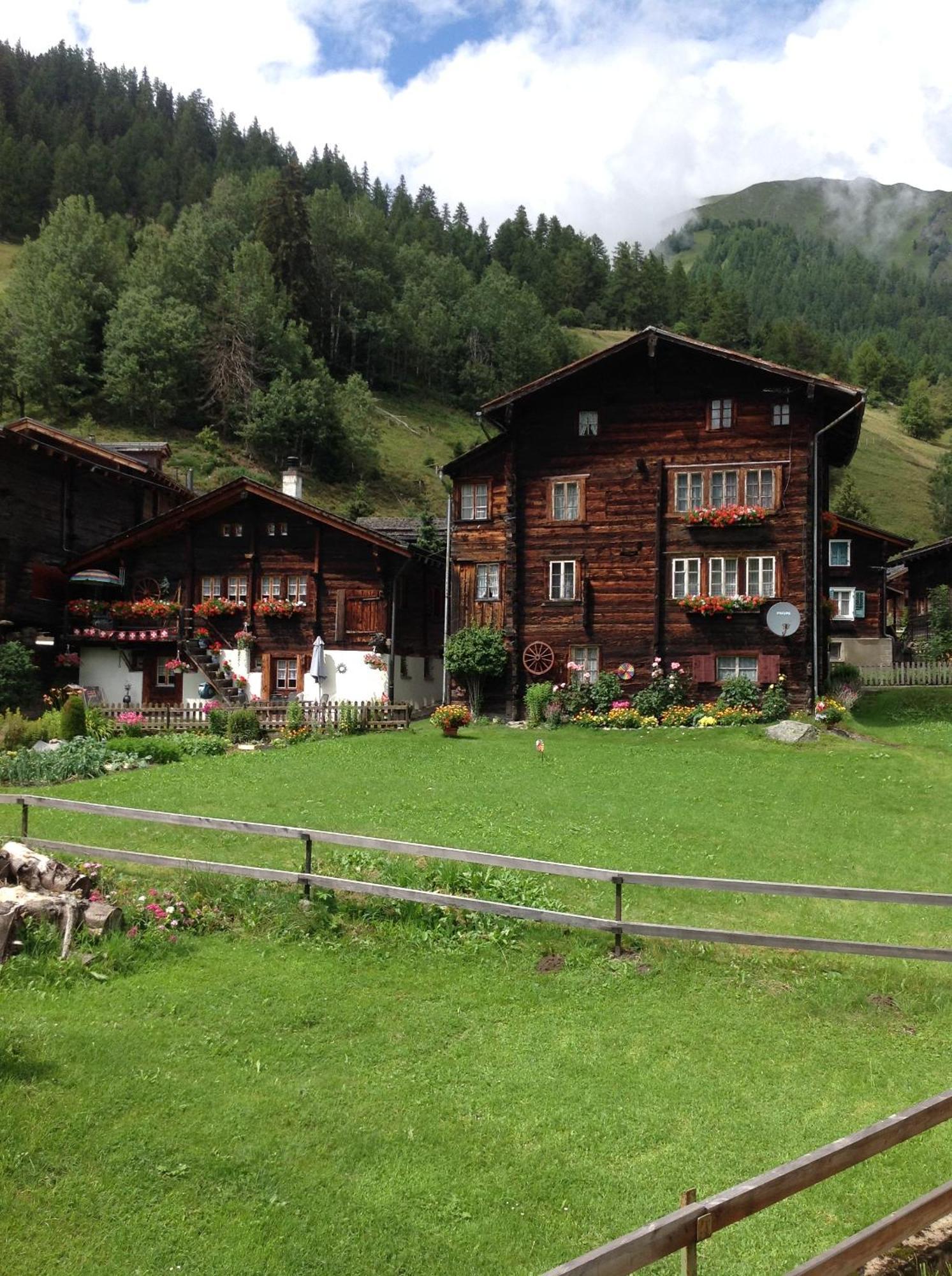6 Dorfstrasse Apartment Oberwald Bagian luar foto